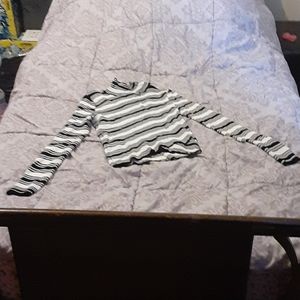 Juniors long sleeved crop top